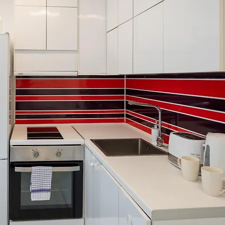 Colorful Studio With Balcony - Free Parking 아파트 *