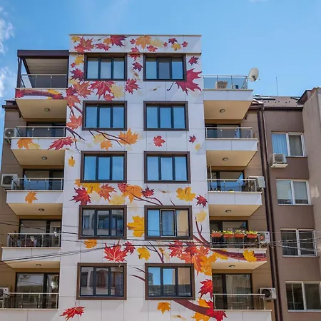 Colorful Studio With Balcony - Free Parking 아파트