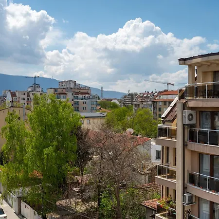 Colorful Studio With Balcony - Free Parking Апартаменты София