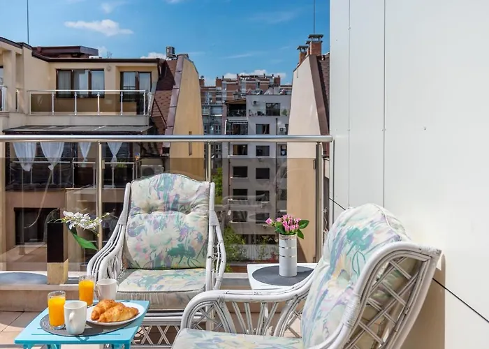 Colorful Studio With Balcony - Free Parking Sofia